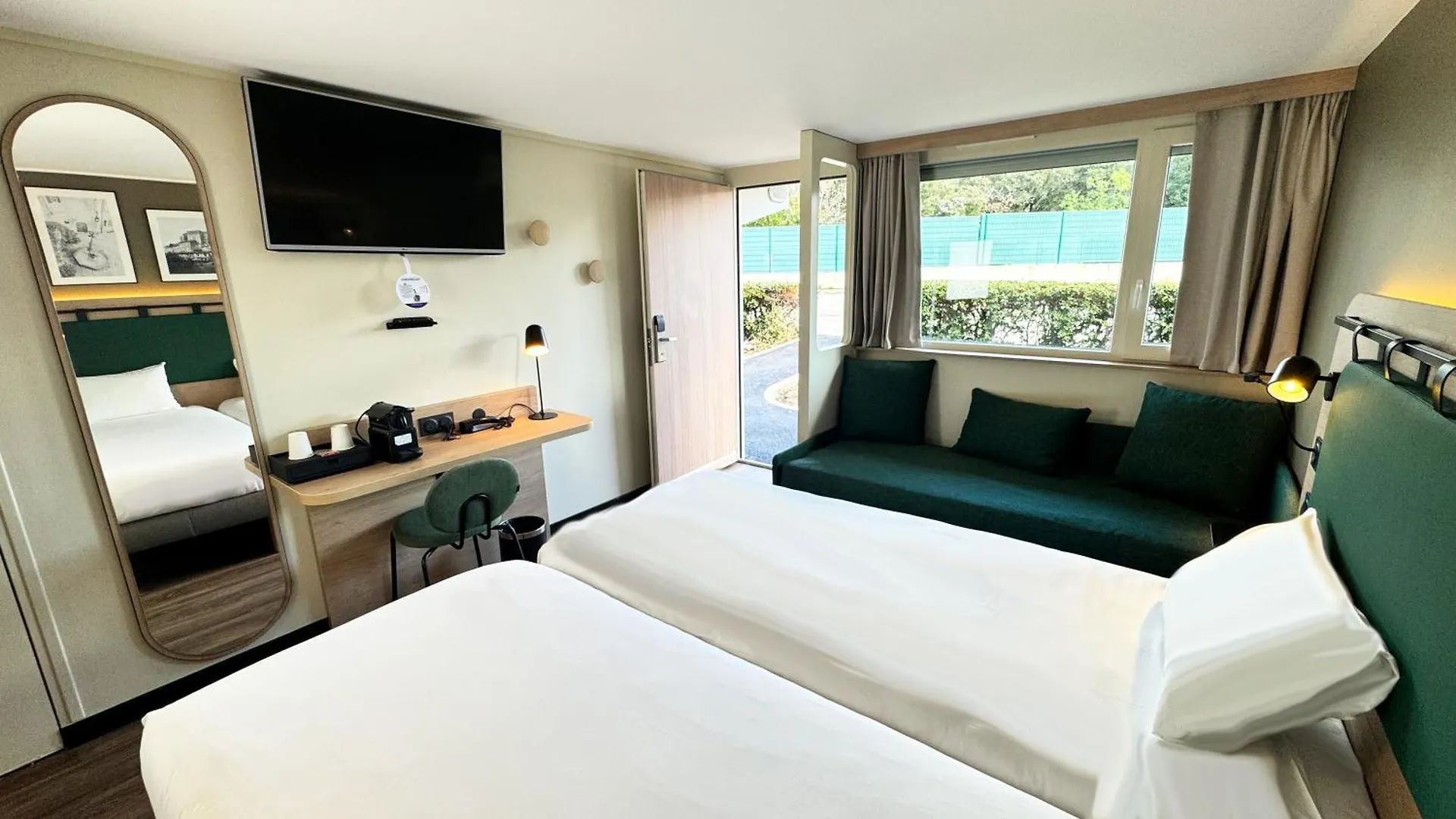Campanile Bollene A7 Hotel 3*,  France